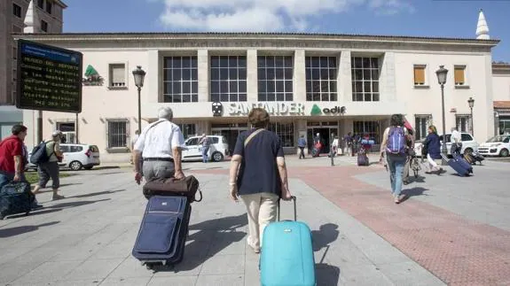 Los Pasajeros Del Tren Madrid-Santander Deben Apearse En Alar Del Rey ...